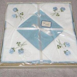 Vintage Boxed Set Tablecloth And Cloth Napkins Floral Decor Dining